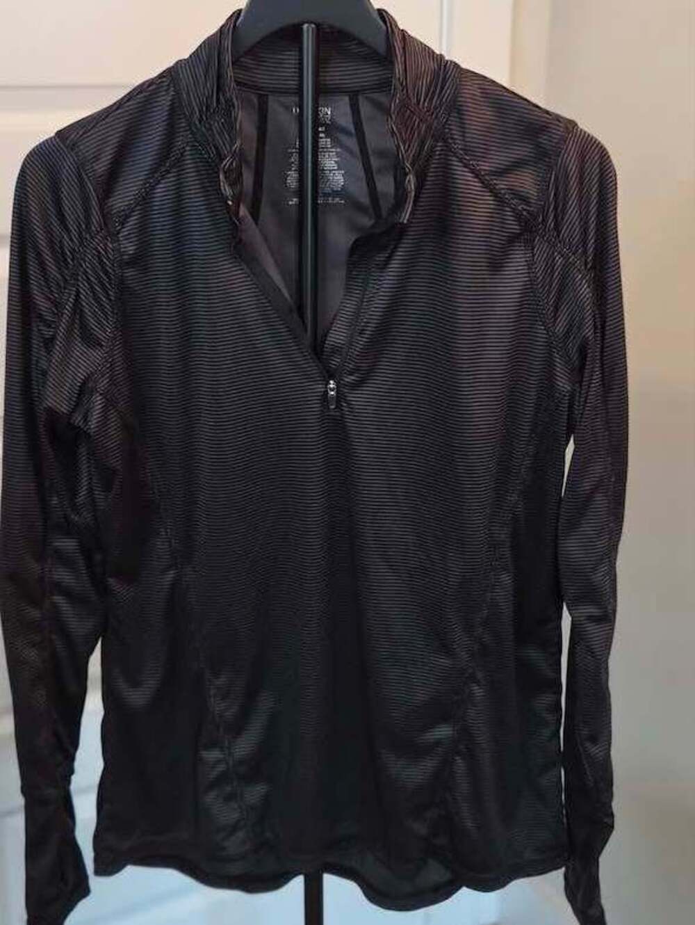 Danskin Now Women's Semi-Fitted Long Sleeve Athletic Top Black Size XL